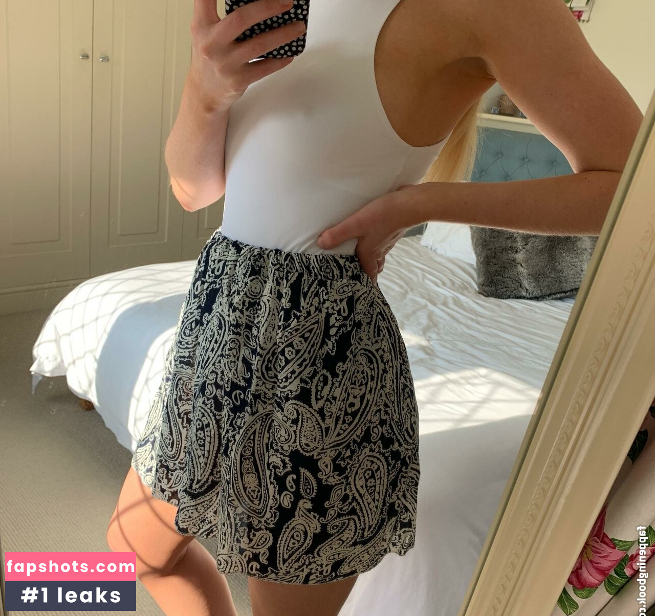 Lucy Baumgartner nude babe gallery