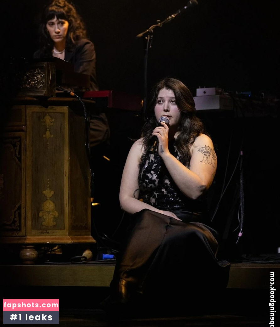 Lucy Dacus gallery photo #5