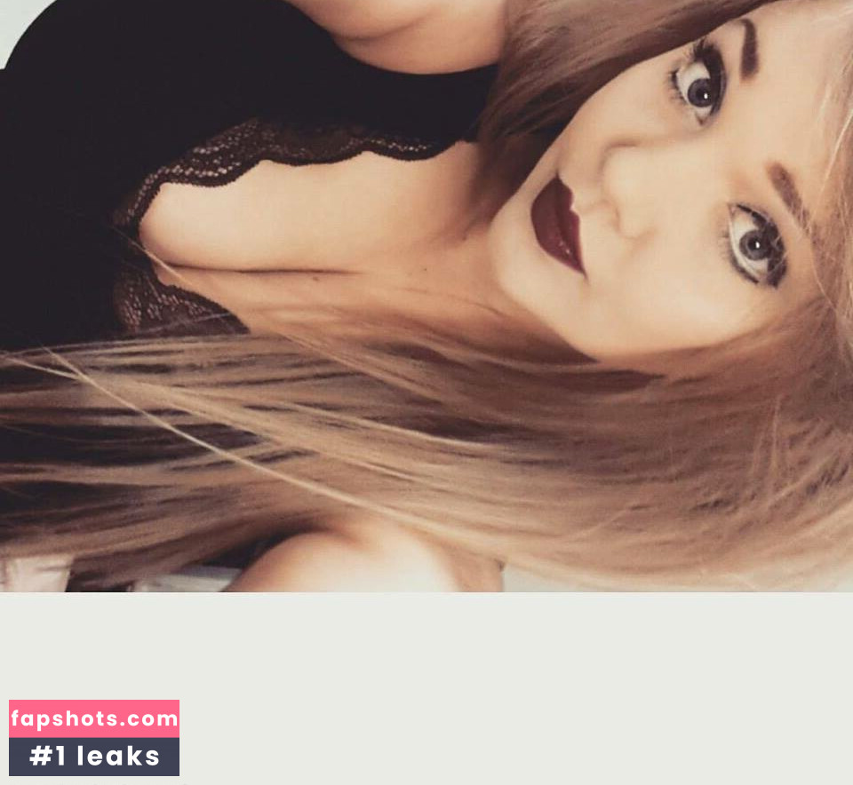 Lucy Dawson gallery photo #22