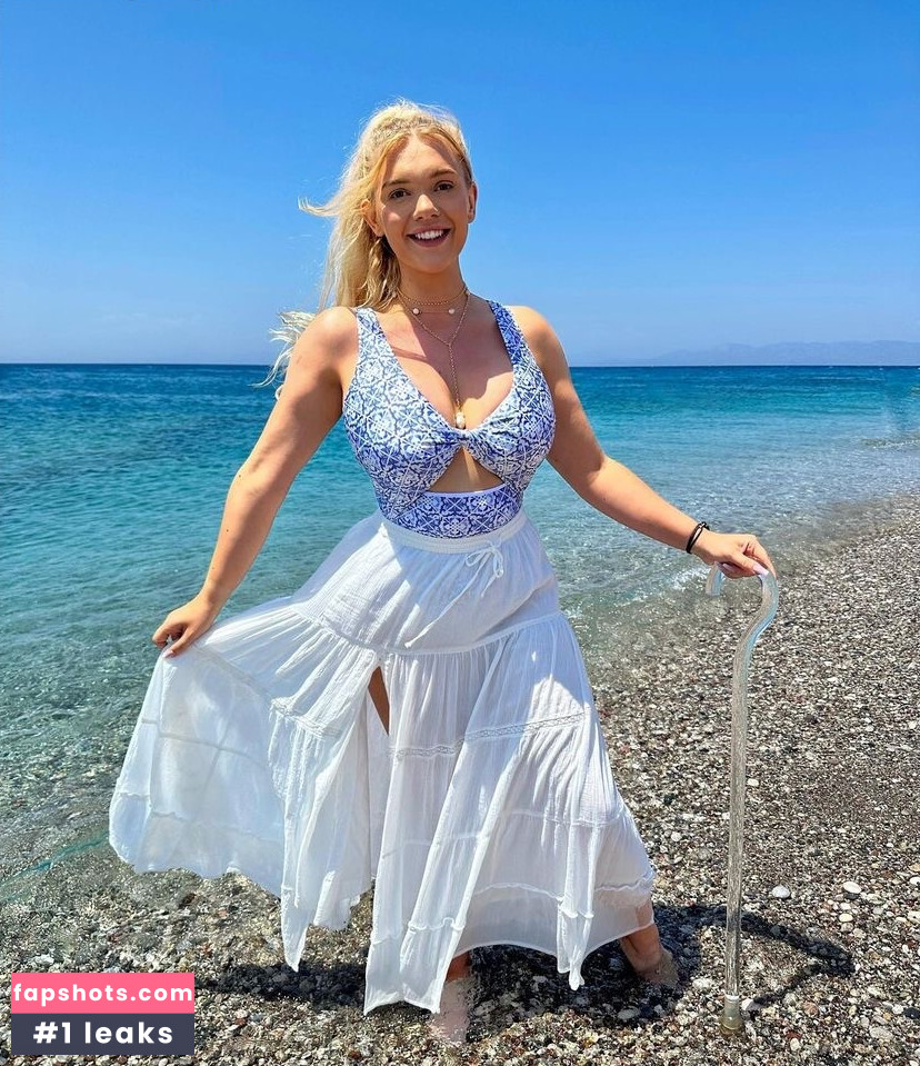 Lucy Dawson gallery photo #25