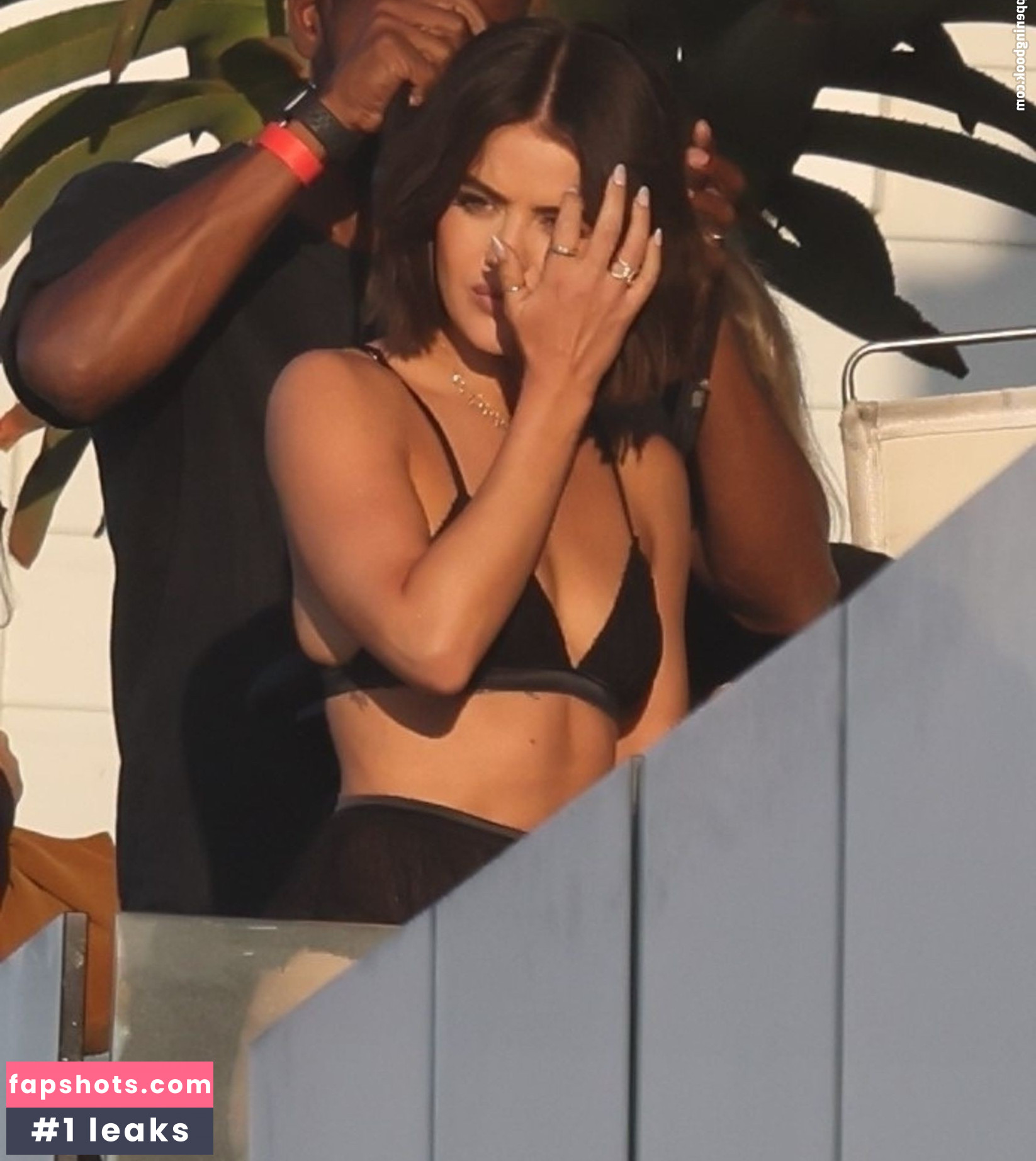 Lucy Hale Nahé úniky fotek pouze od fanoušků #441 - Fapshots