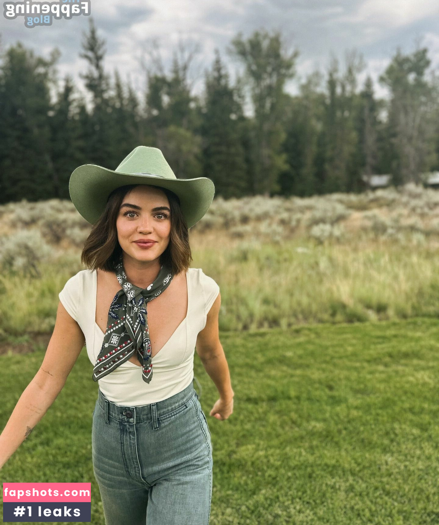 Lucy Hale Nahé úniky fotek pouze od fanoušků #82 - Fapshots
