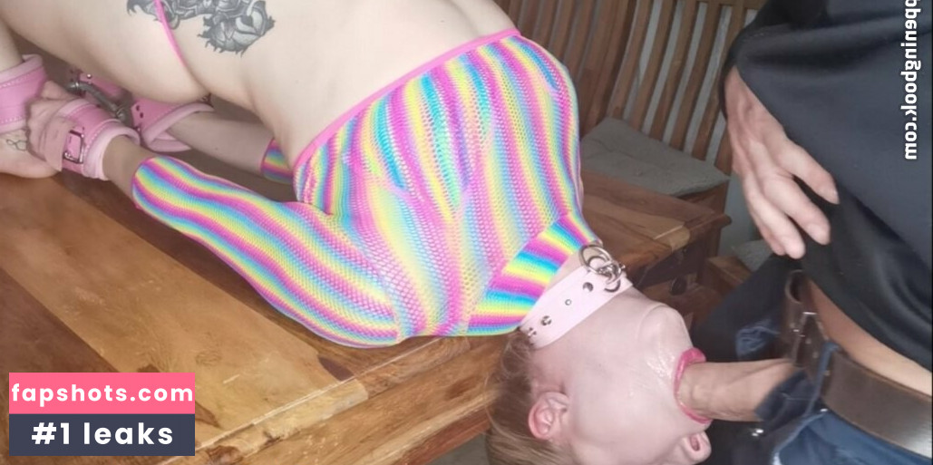 Lucy Lauren nude babe gallery