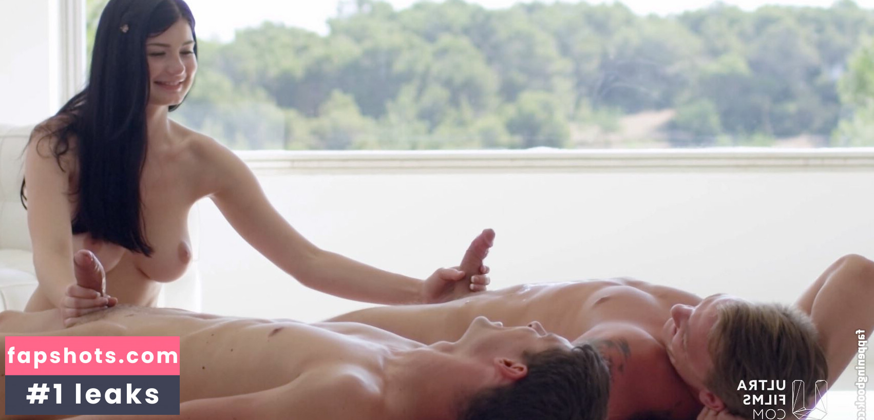 Lucy Li gallery photo #19