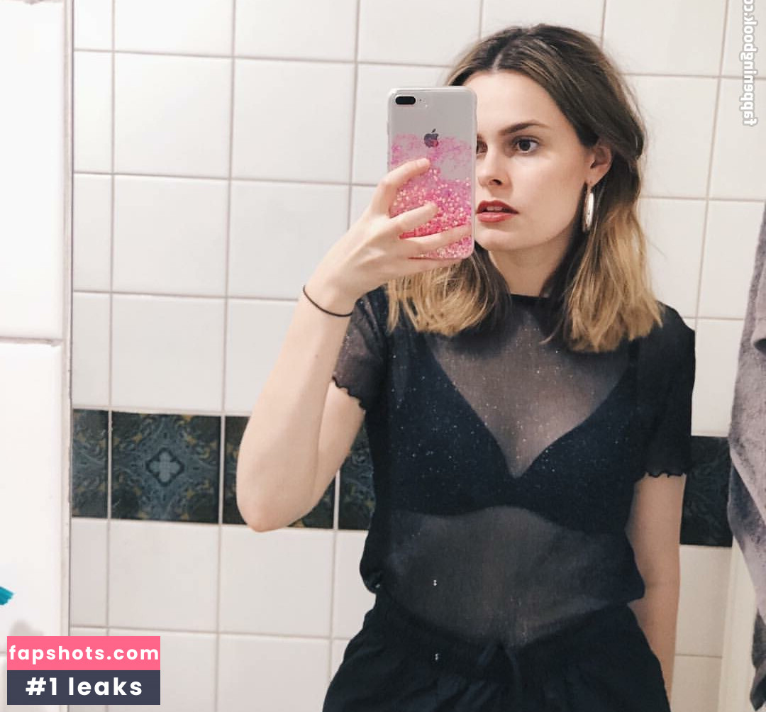 Lucy Moon gallery photo #20