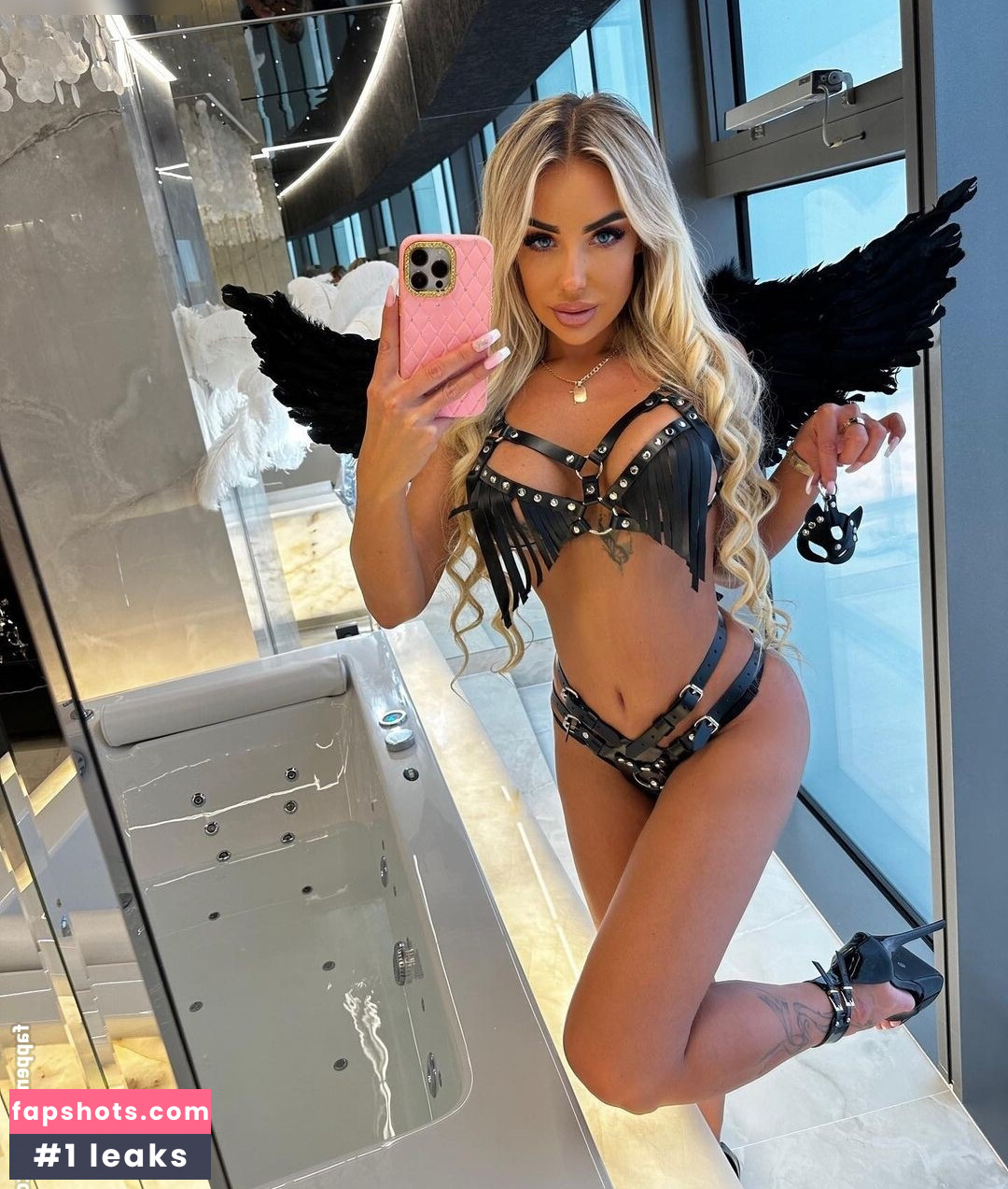 Lucy Sea gallery photo #14