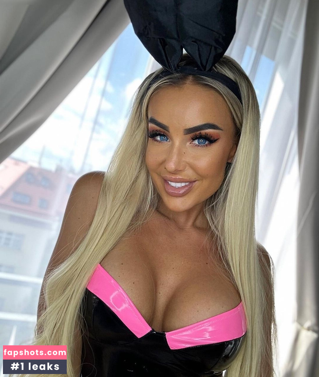 Lucy Sea gallery photo #15