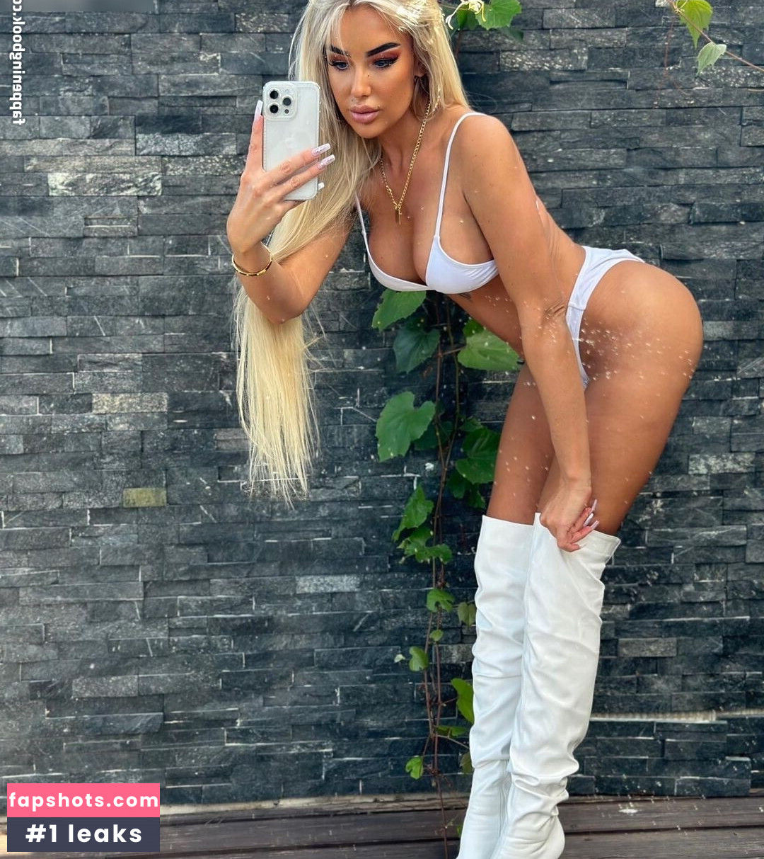 Lucy Sea gallery photo #20