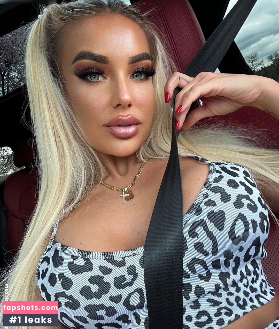 Lucy Sea gallery photo #32