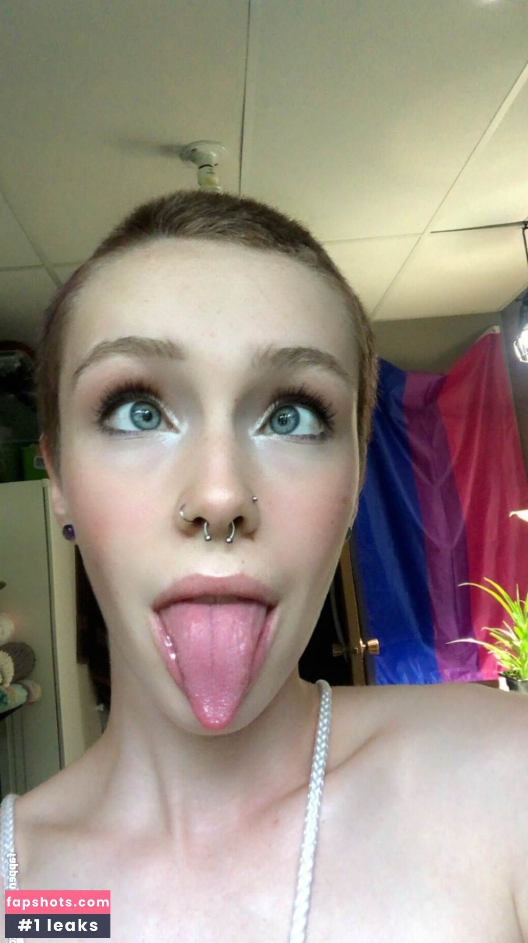 lucy_snow gallery photo #5