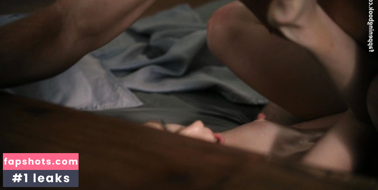 Lucy Walters gallery photo #22