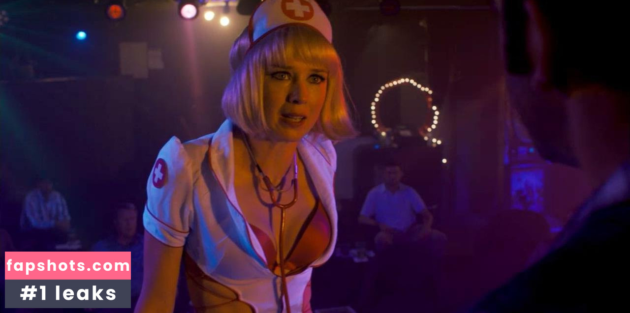 Lucy Walters gallery photo #77