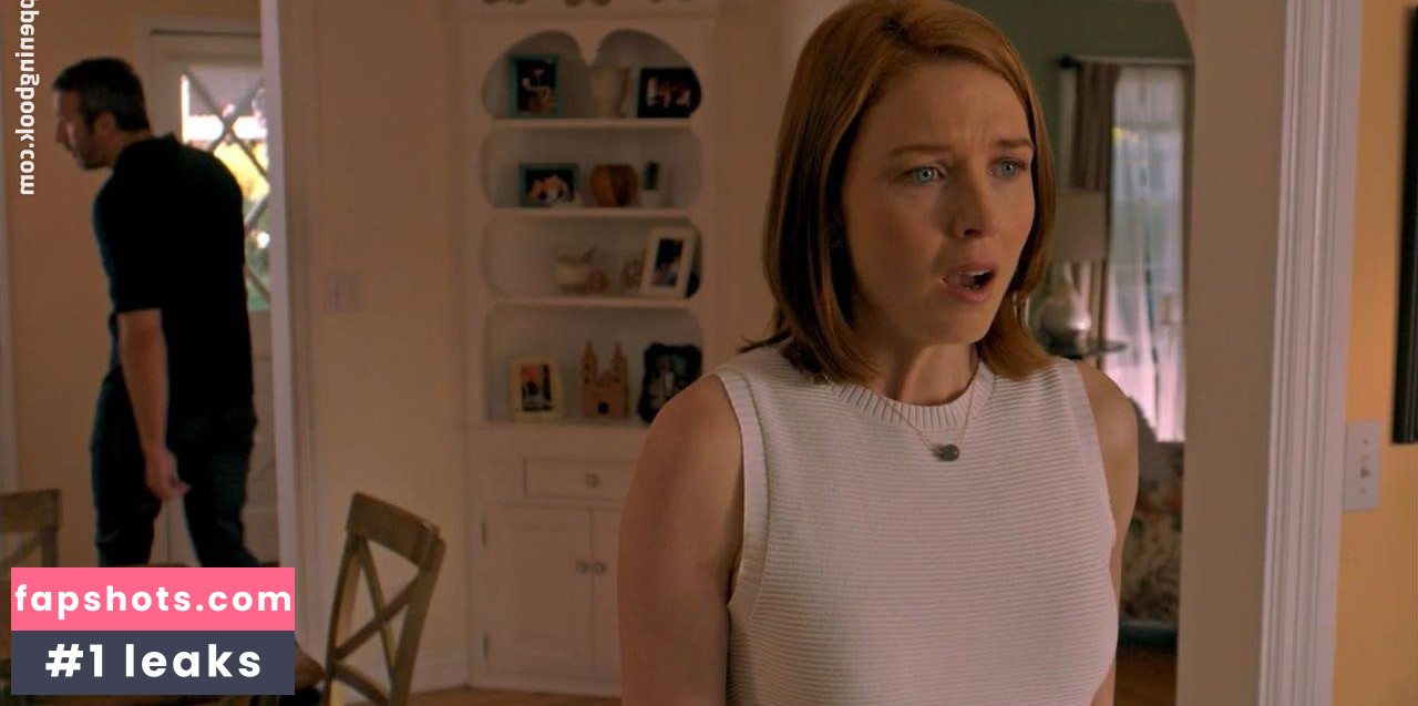 Lucy Walters gallery photo #79