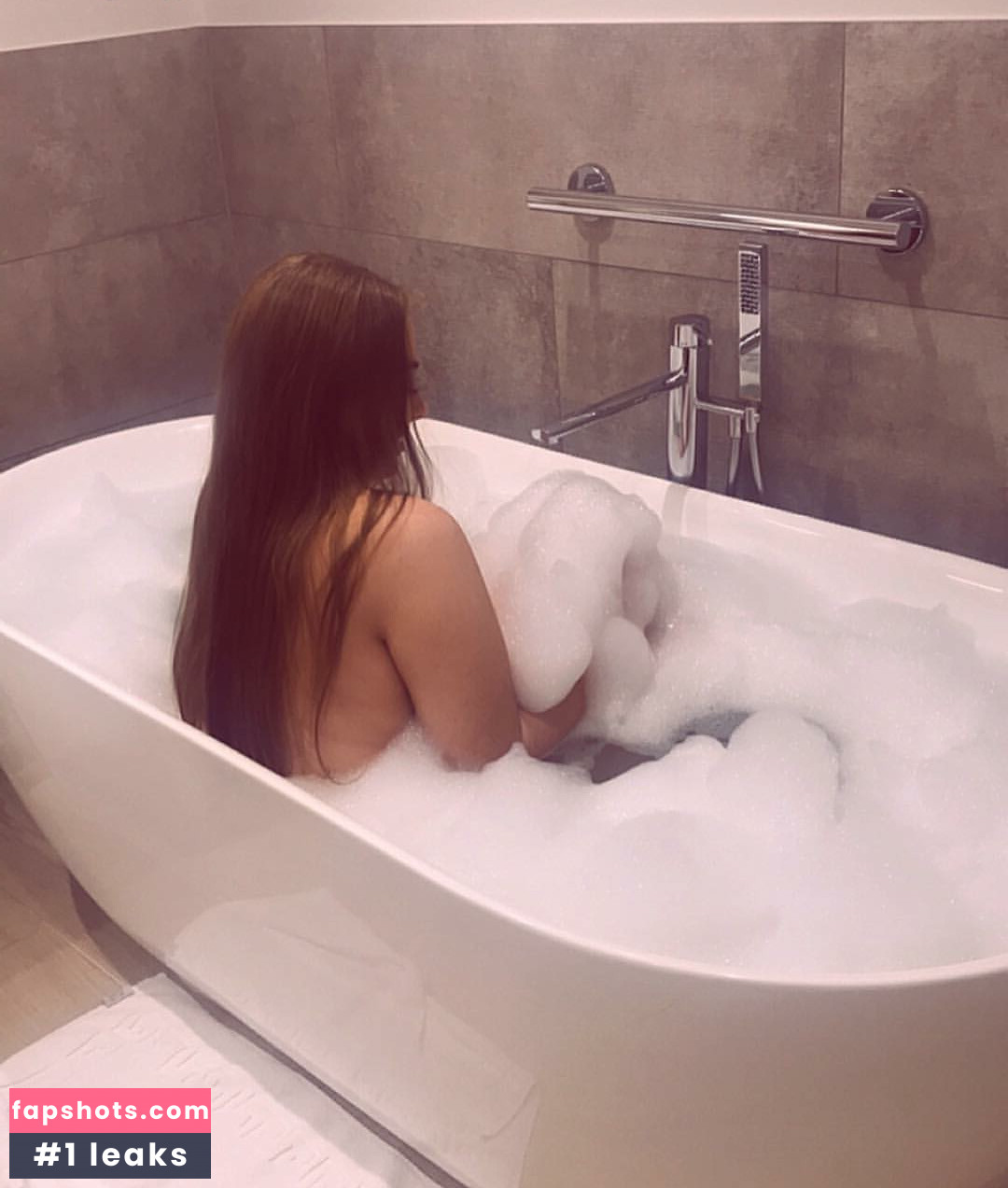 Lucy Whittingham gallery photo #9