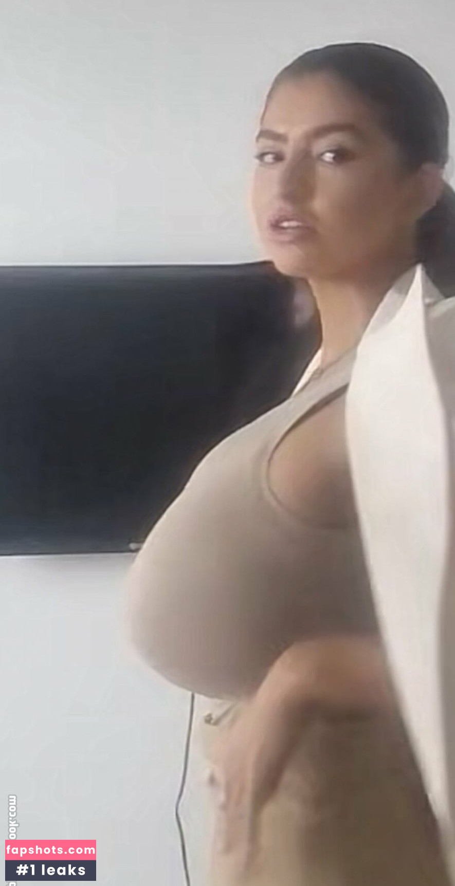 Lucy Ya Nude Leaks OnlyFans Photos #3 - Fapshots