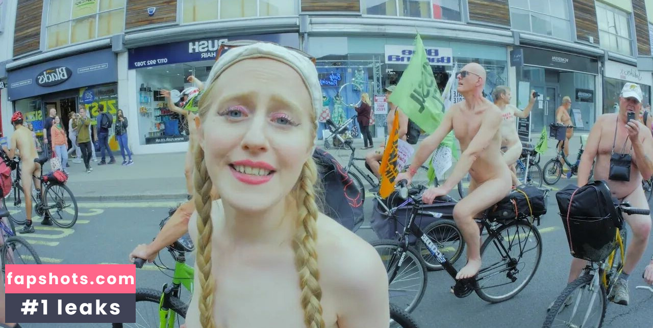 lucymuse gallery photo #25