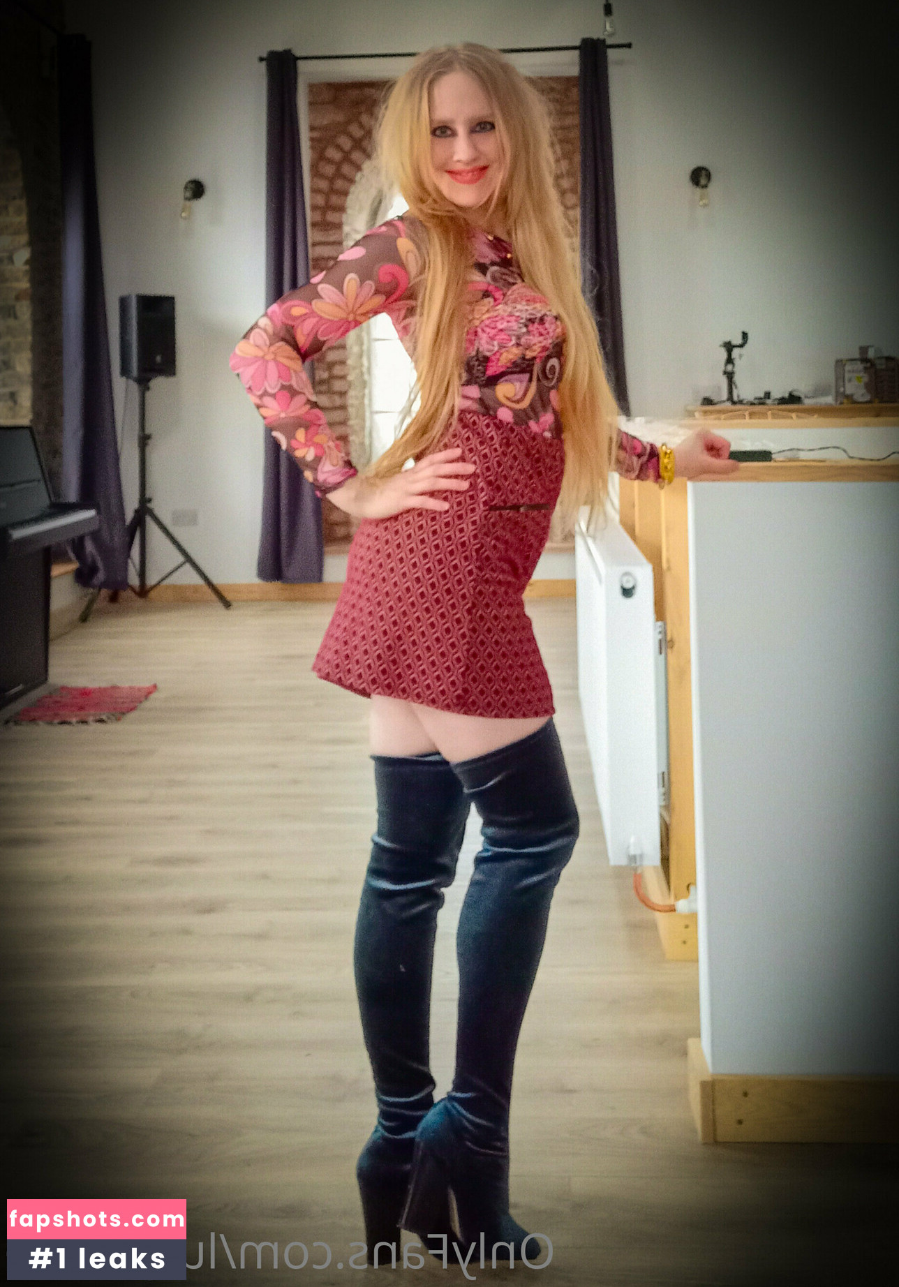 lucymuse gallery photo #73