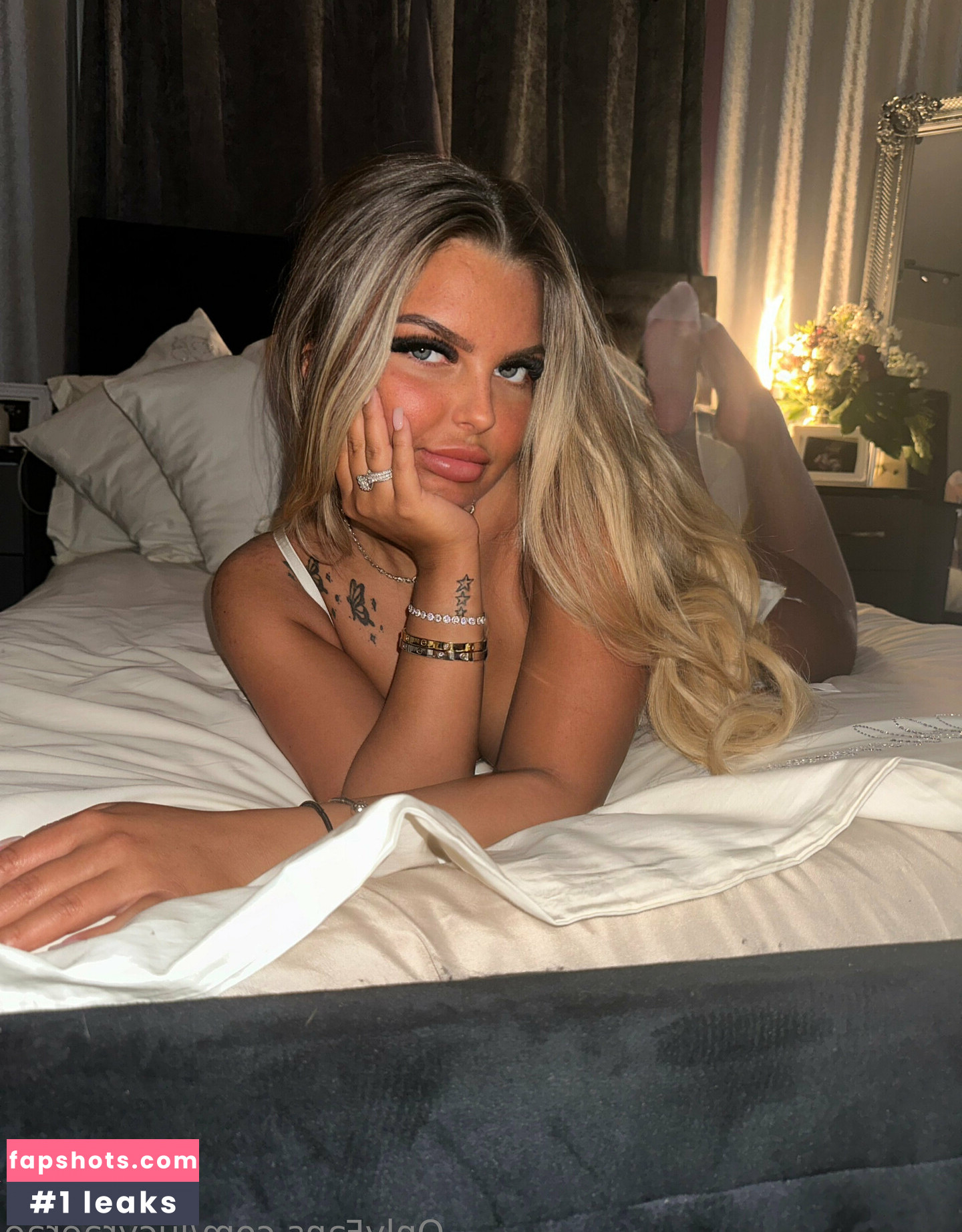 lucyraerae nude babe gallery