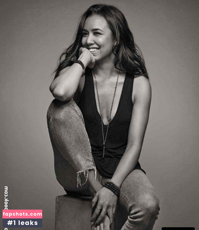 Luisa D'Oliveira gallery photo #12