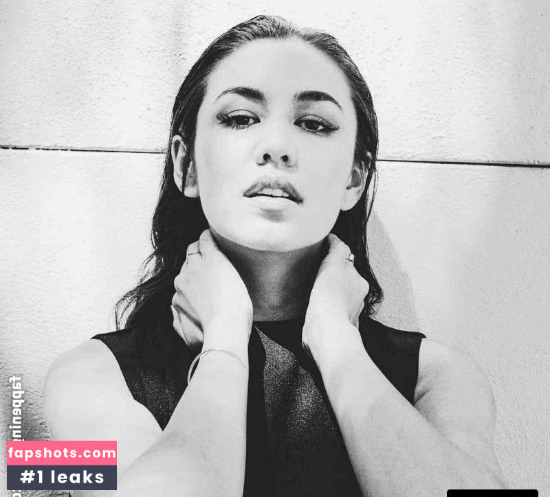 Luisa D'Oliveira gallery photo #16