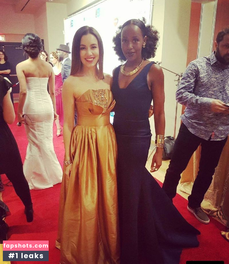 Luisa D'Oliveira gallery photo #24