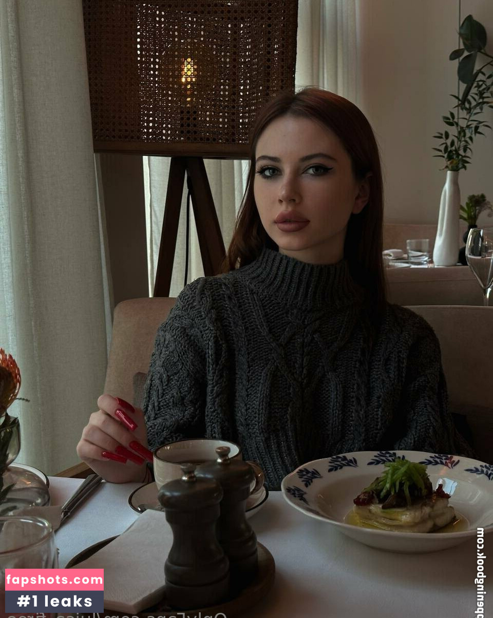 luisa_firee gallery photo #15