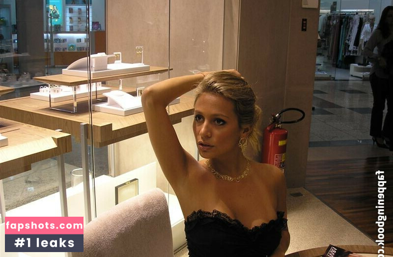 Luisa Mell gallery photo #8