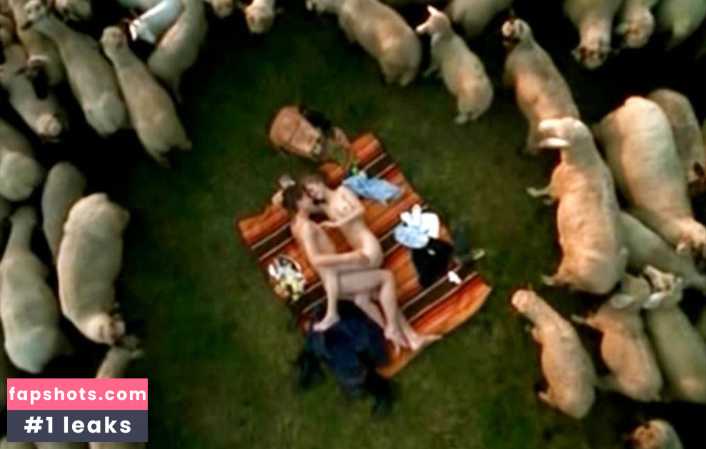 Luise Helm gallery photo #11