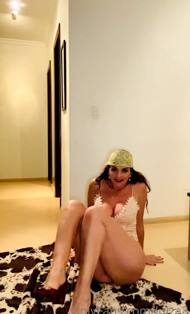 luiza-ambiel gallery photo #2634