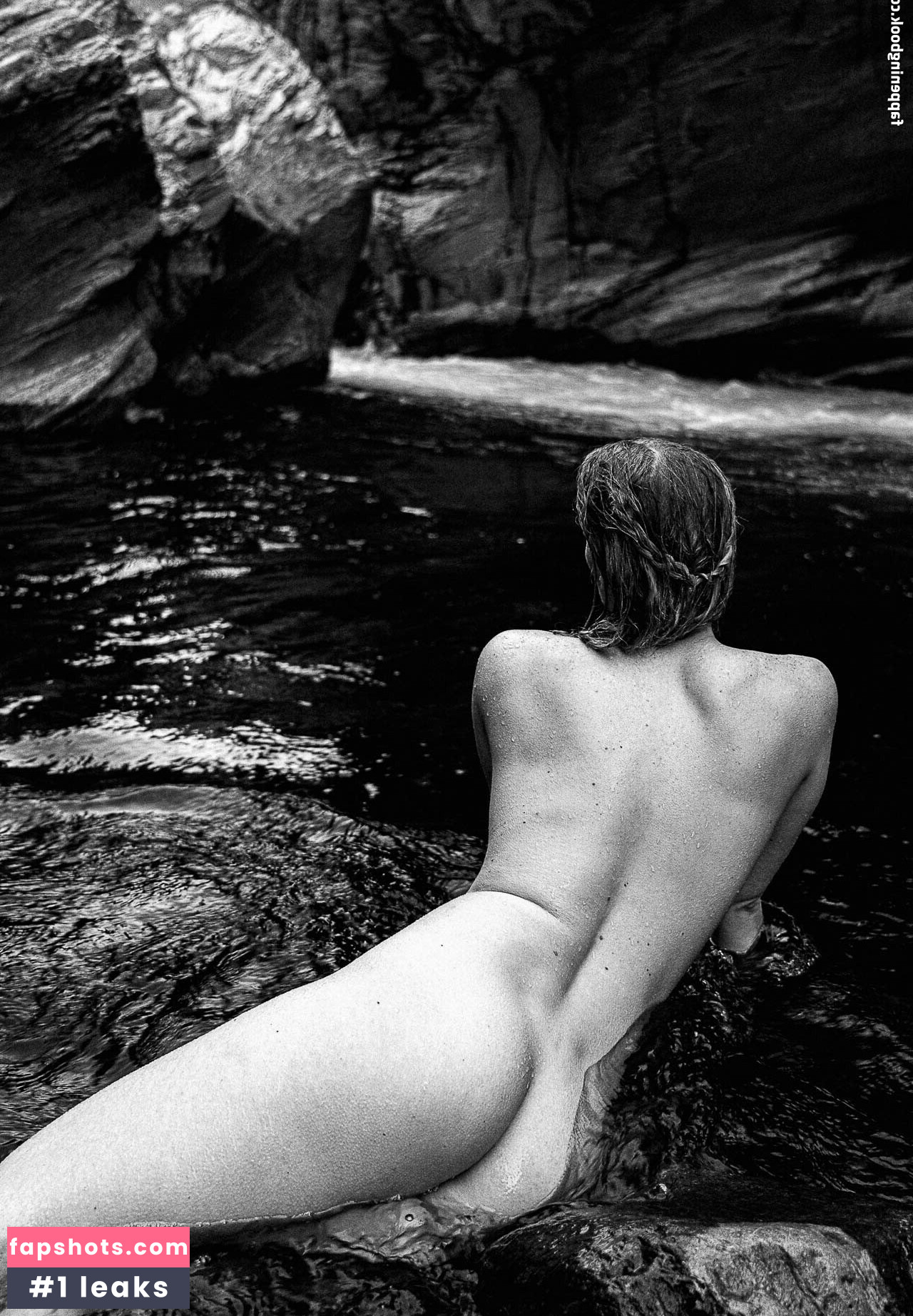 luizaconlaz Nude Leaks OnlyFans Photos #2 - LeakJerk