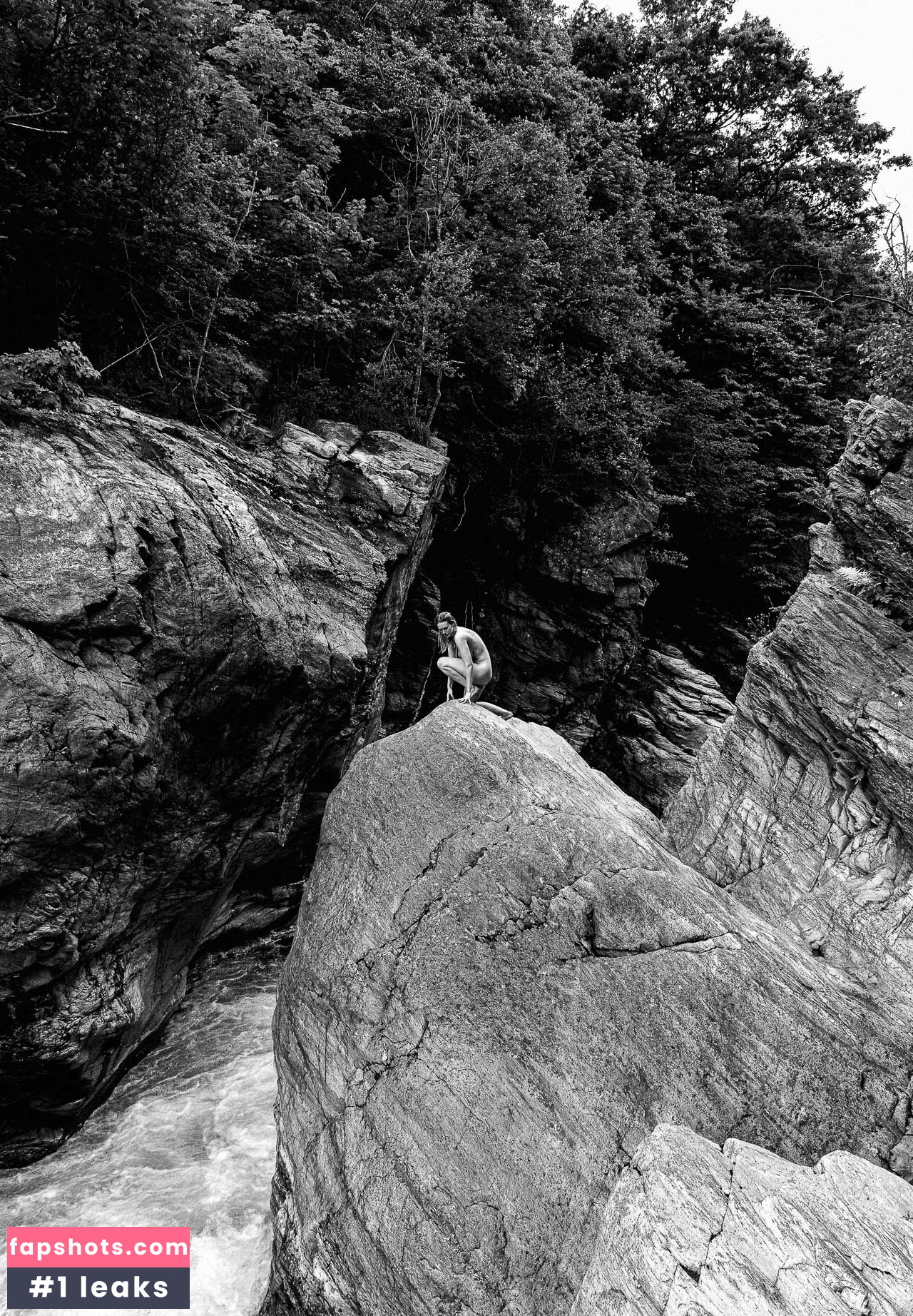 luizaconlaz Nude Leaks OnlyFans Photos #12 - LeakJerk