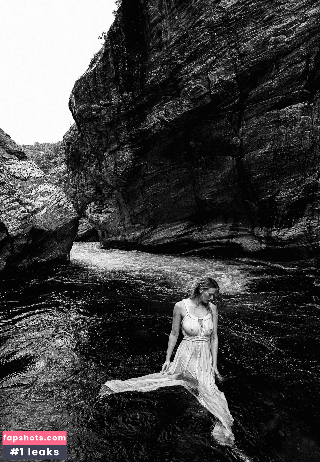 luizaconlaz Nude Leaks OnlyFans Photos #13 - LeakJerk