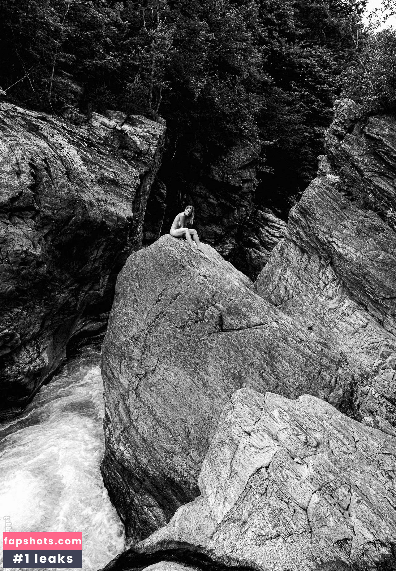 luizaconlaz Nude Leaks OnlyFans Photos #14 - LeakJerk