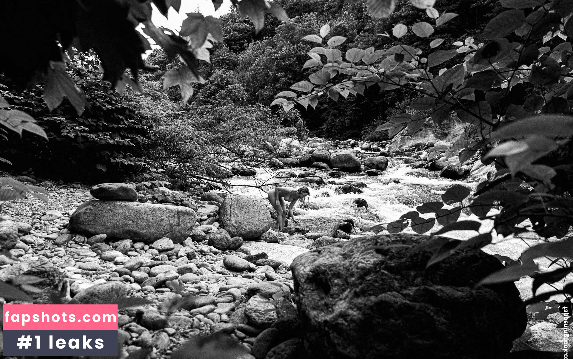 luizaconlaz Nude Leaks OnlyFans Photos #15 - LeakJerk