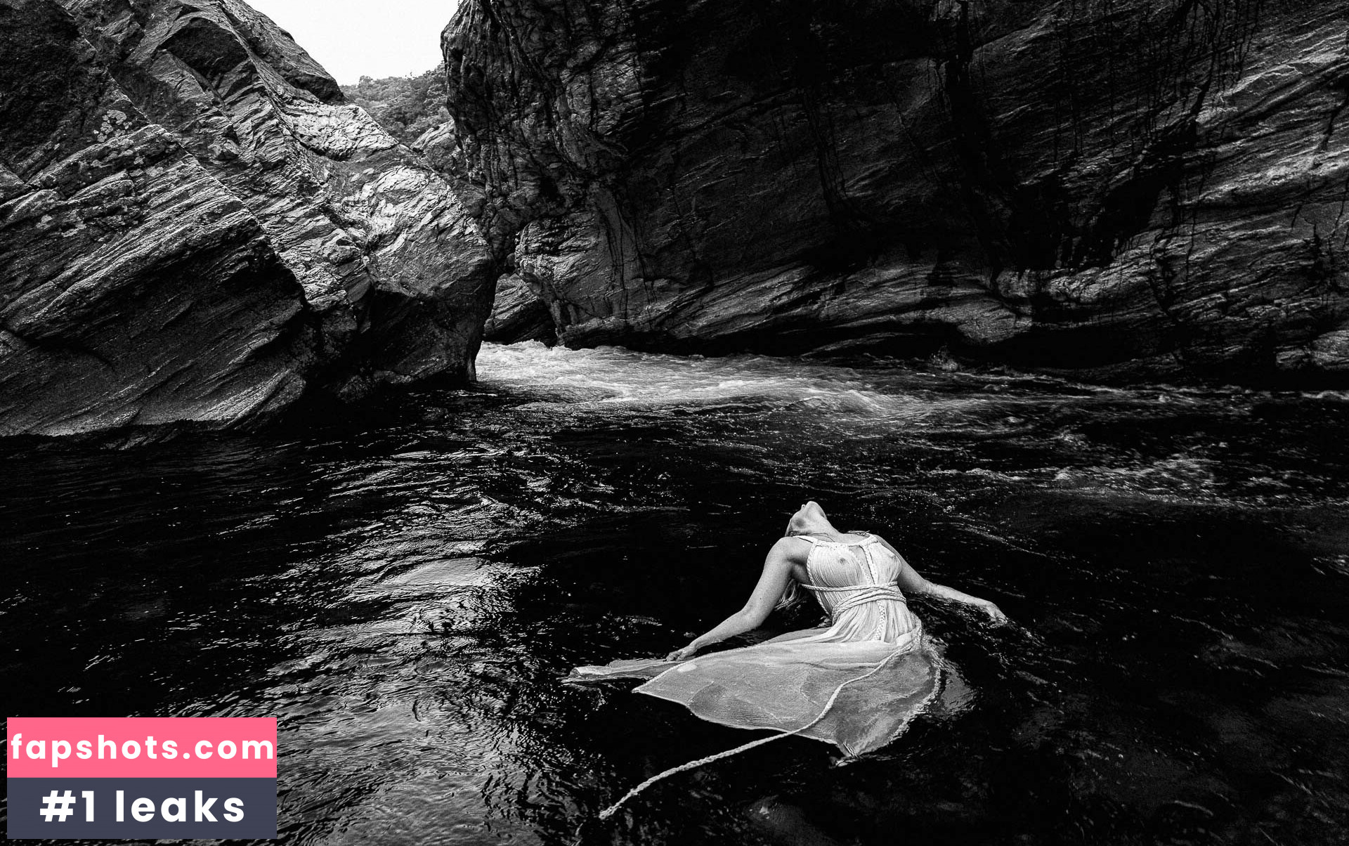 luizaconlaz Nude Leaks OnlyFans Photos #16 - LeakJerk