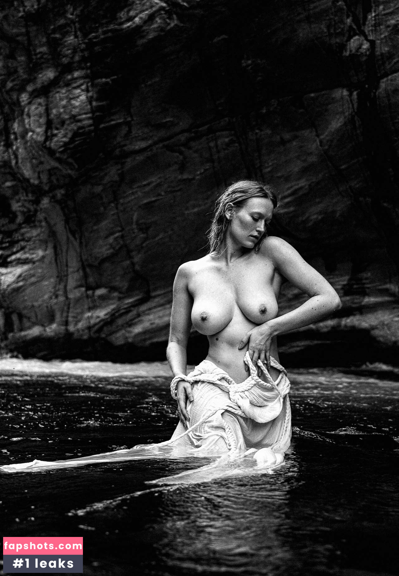 luizaconlaz Nude Leaks OnlyFans Photos #17 - LeakJerk