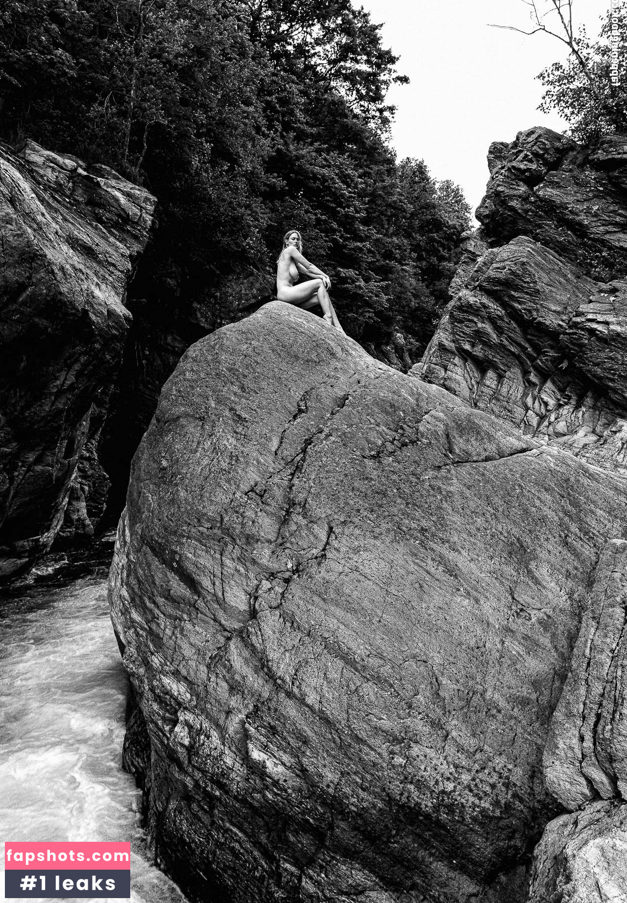 luizaconlaz Nude Leaks OnlyFans Photos #5 - LeakJerk