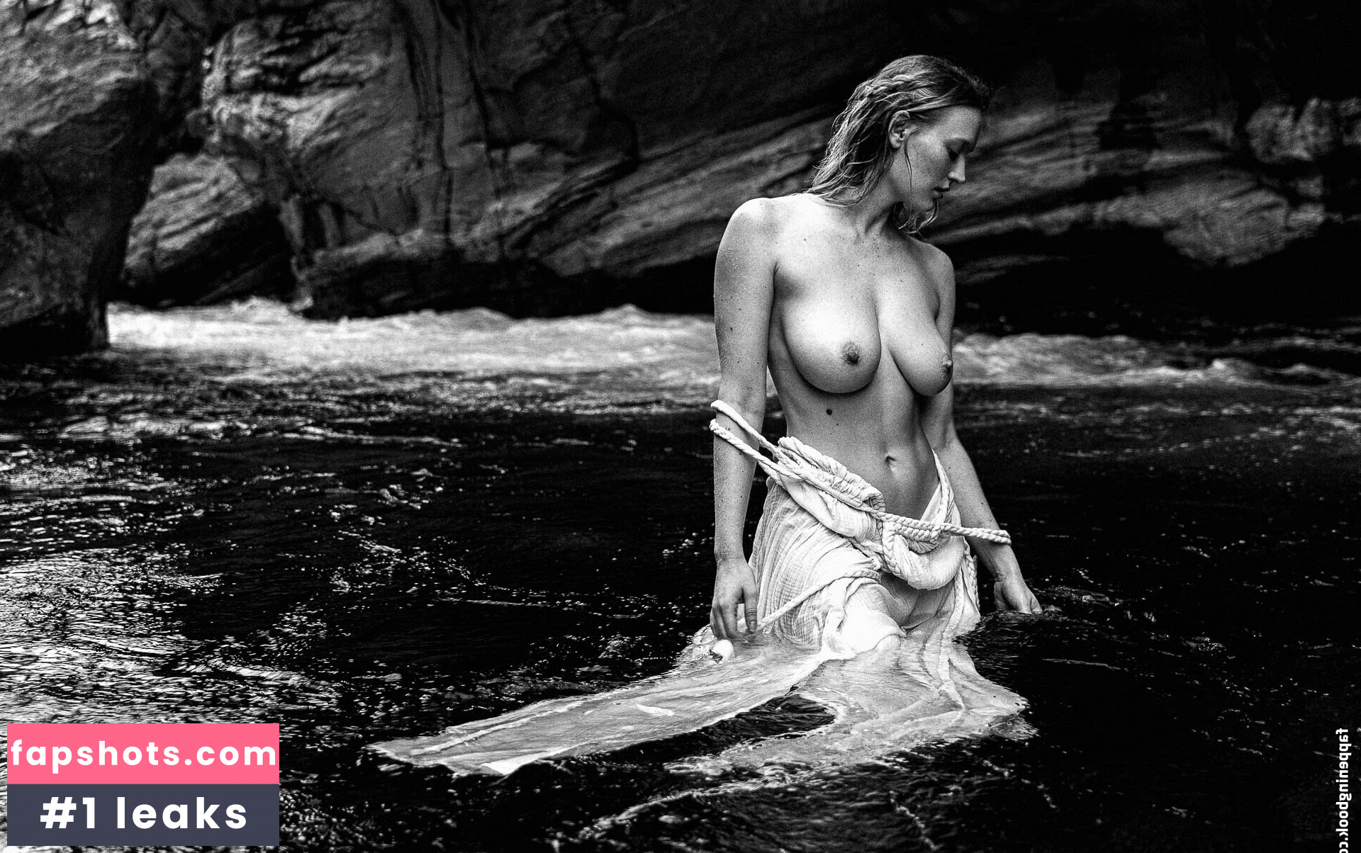 luizaconlaz Nude Leaks OnlyFans Photos #6 - LeakJerk