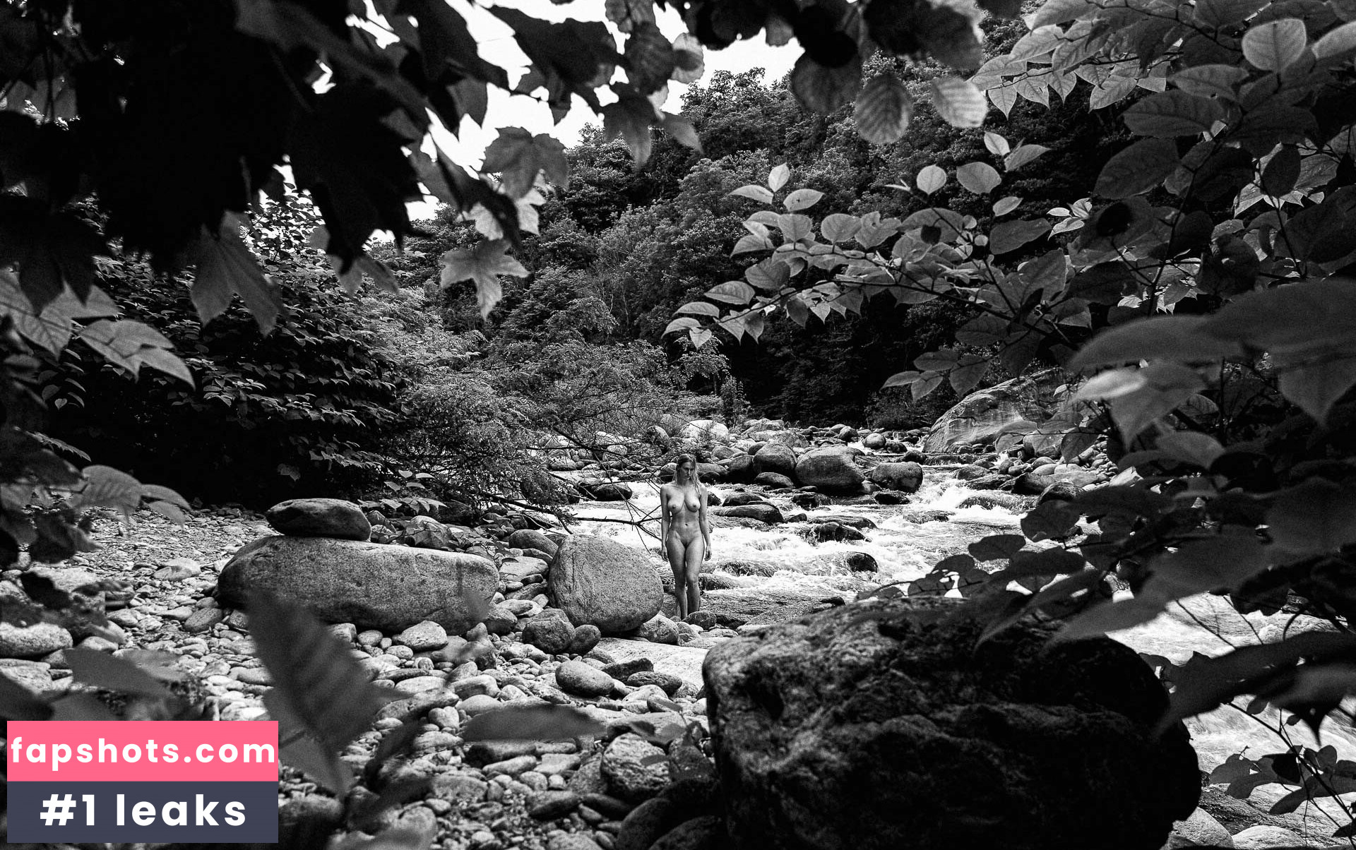 luizaconlaz Nude Leaks OnlyFans Photos #9 - LeakJerk