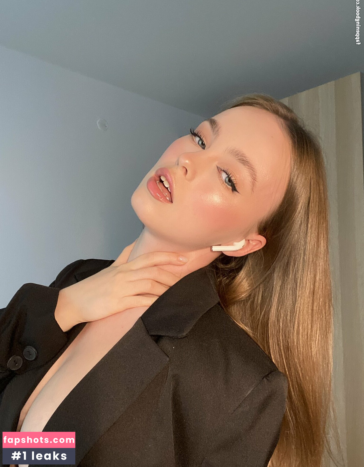 Lumoore nude babe gallery