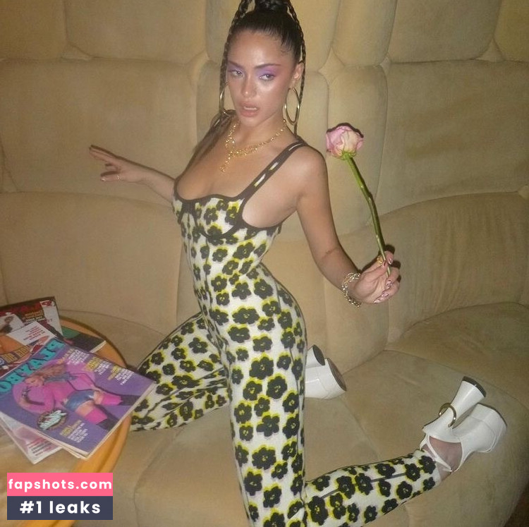 Luna Blaise gallery photo #24