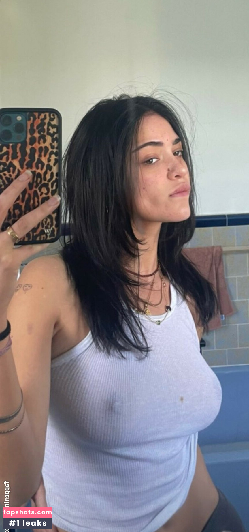 Luna Blaise nude babe gallery