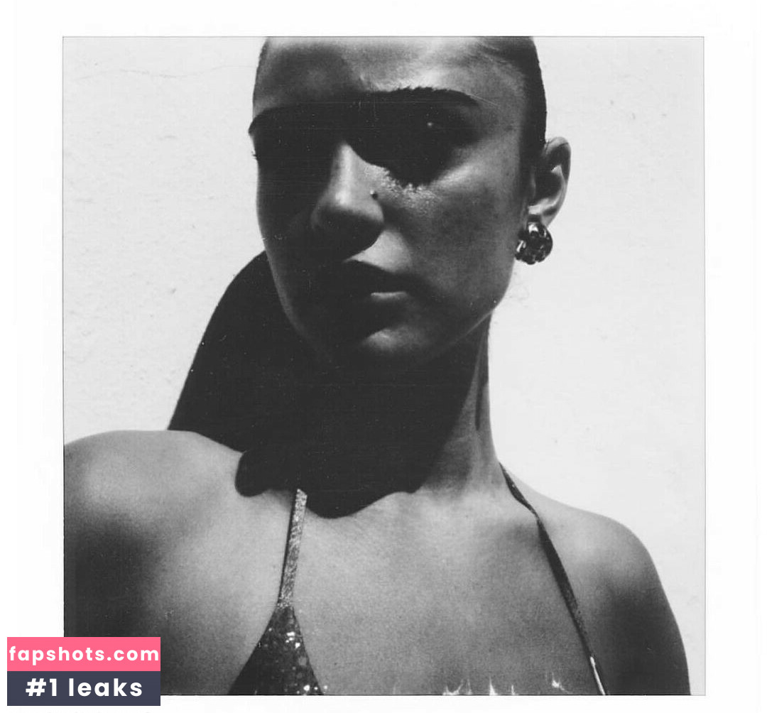 Luna Blaise gallery photo #10