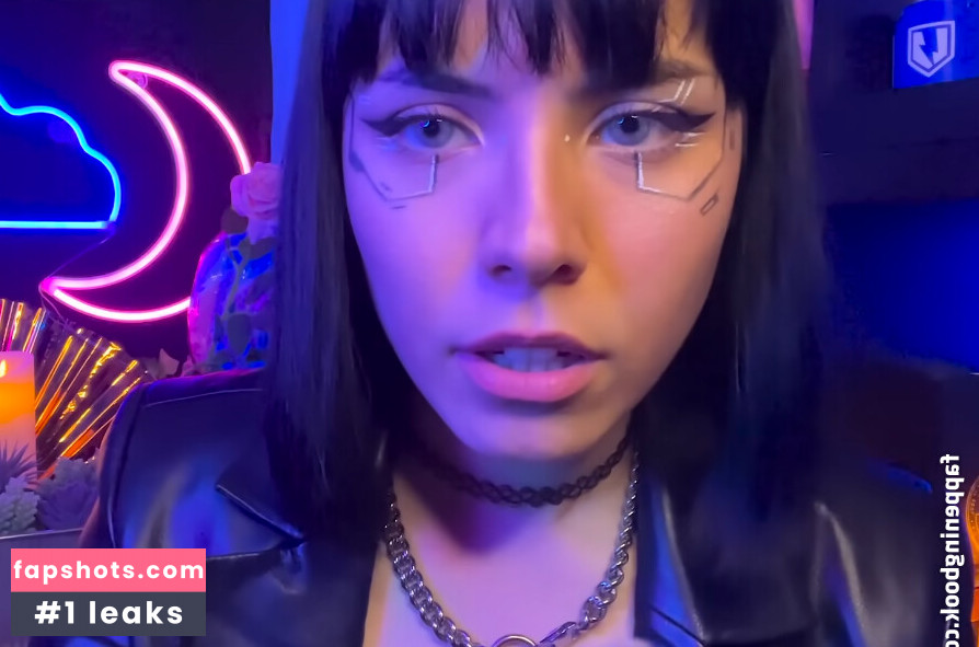 Luna Bloom gallery photo #11