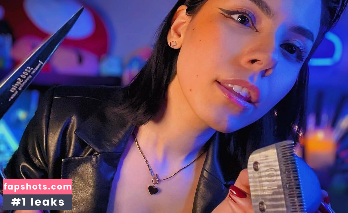 Luna Bloom gallery photo #17