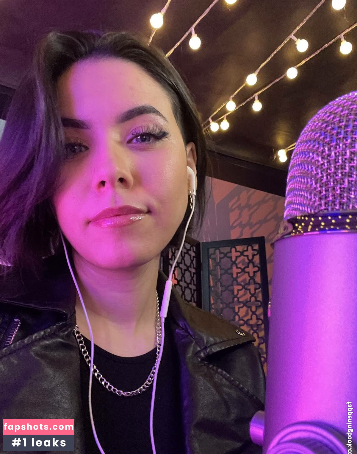 Luna Bloom nude babe gallery