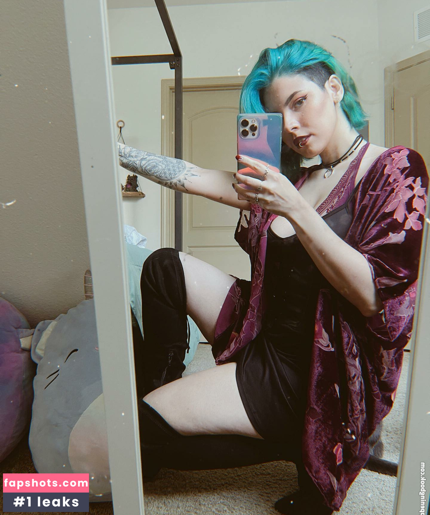 Luna Bloom gallery photo #19