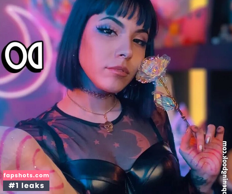 Luna Bloom gallery photo #20