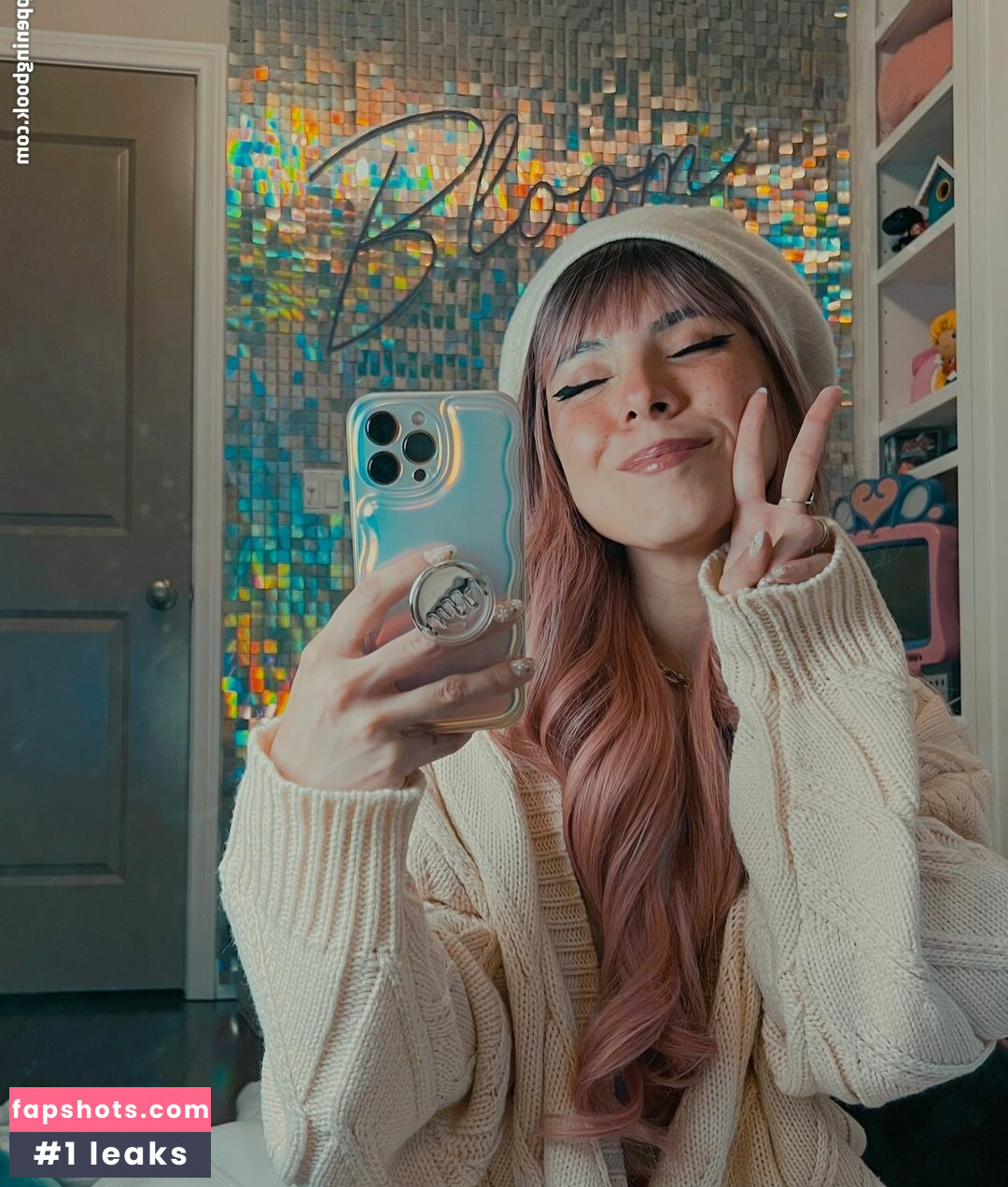 Luna Bloom gallery photo #3