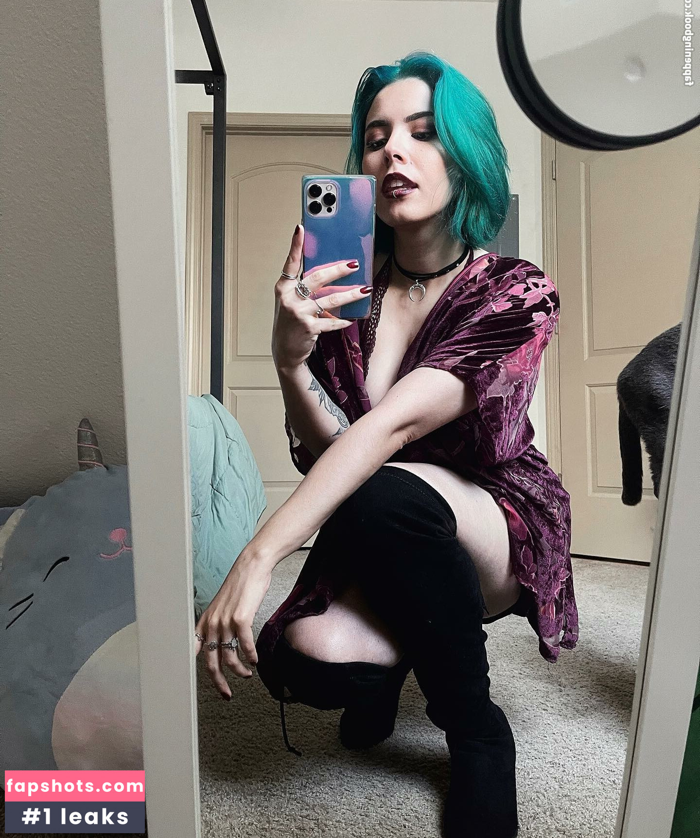 Luna Bloom gallery photo #22